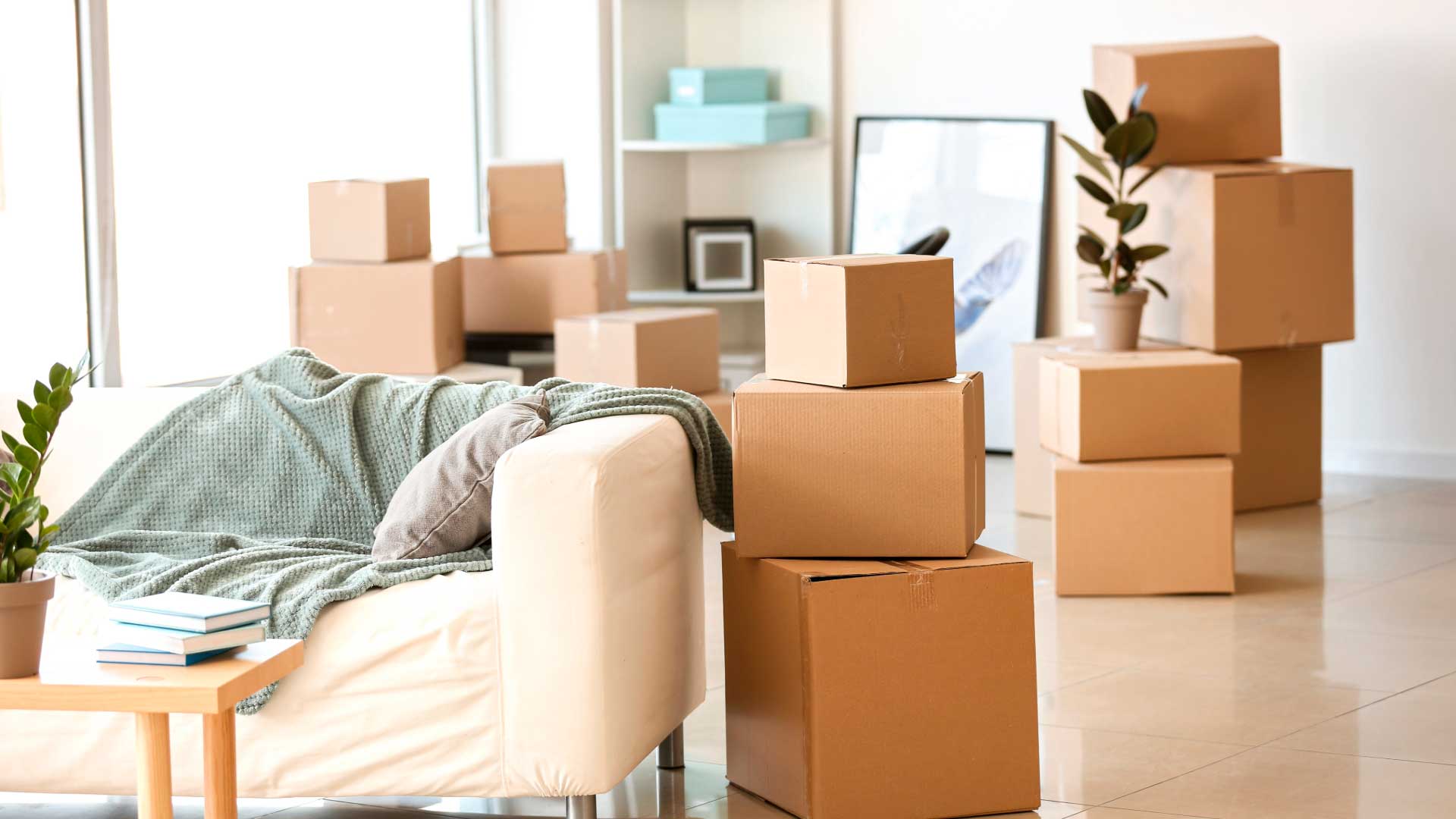 Cajas de mudanza apiladas — cómo estimar el volumen