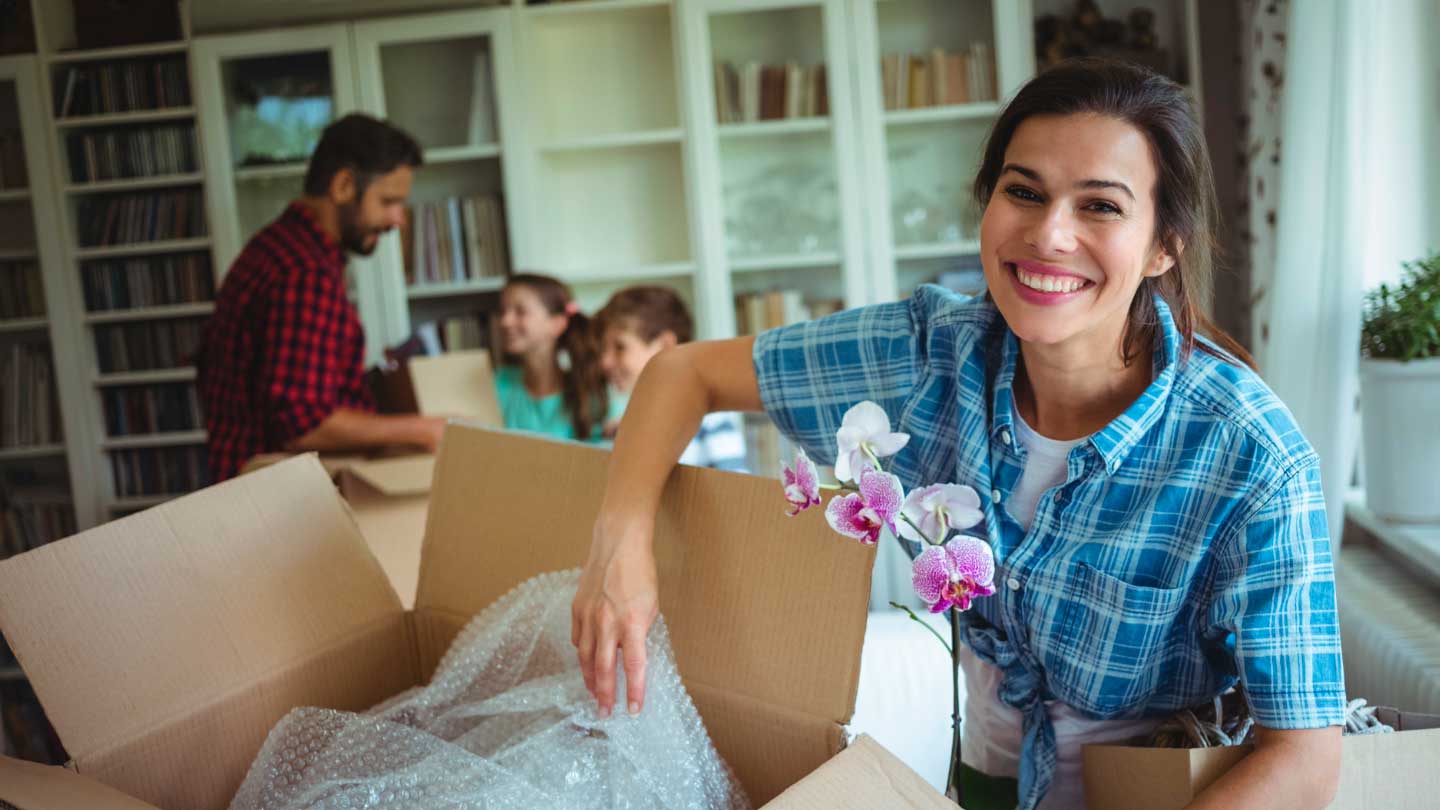 Familia disfrutando de su nuevo hogar en Pozuelo de Alarcón